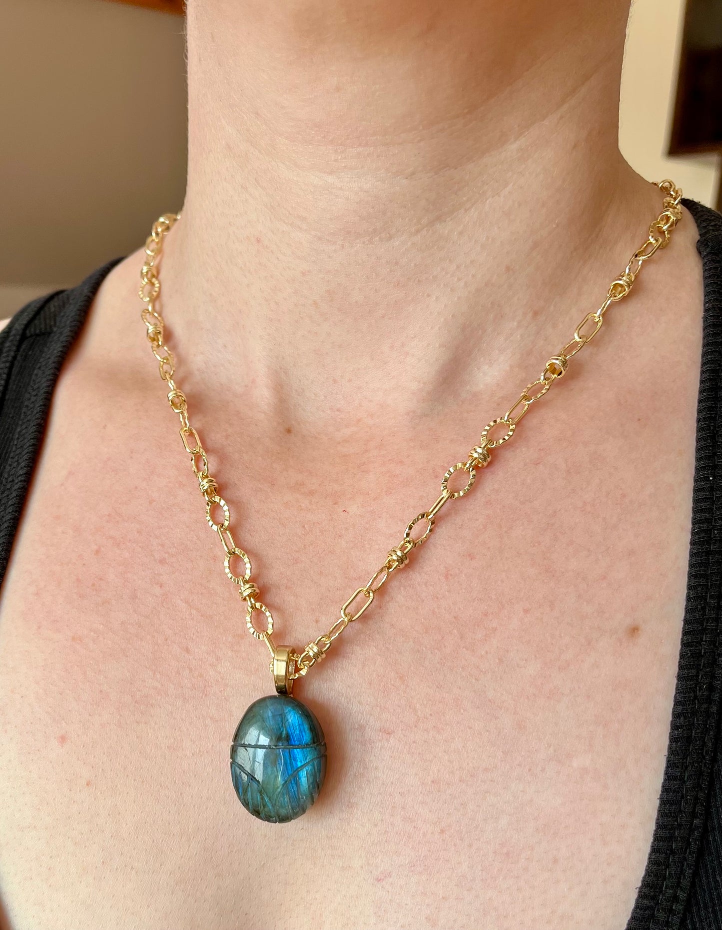 Collier talisman scarabée Labradorite