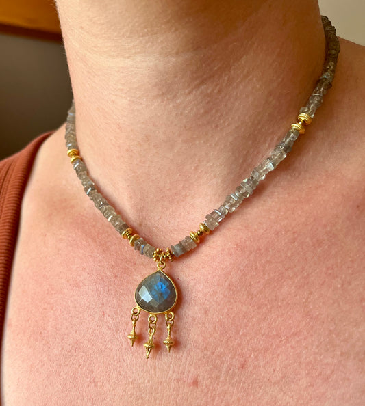 Collier grigri Labradorite