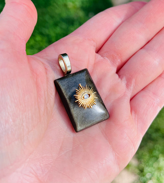 Pendentif amulette Obsidienne dorée