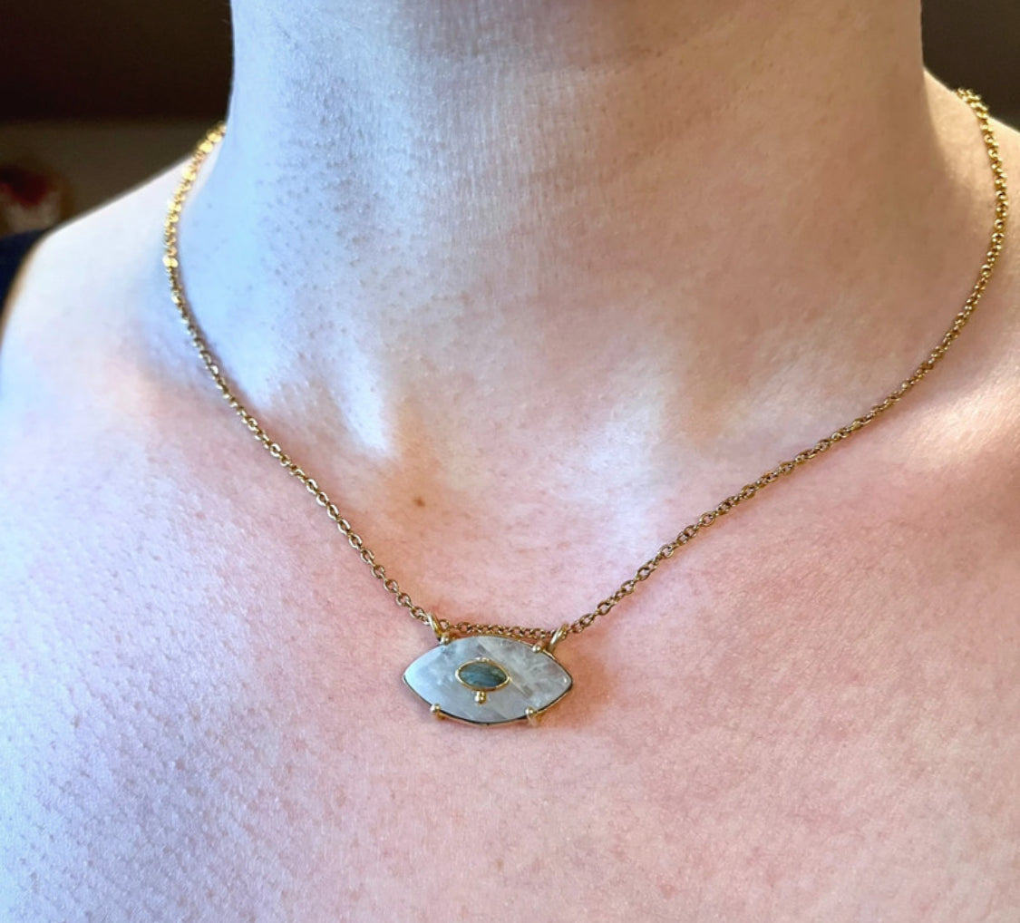 Collier amulette œil protecteur Pierre de Lune