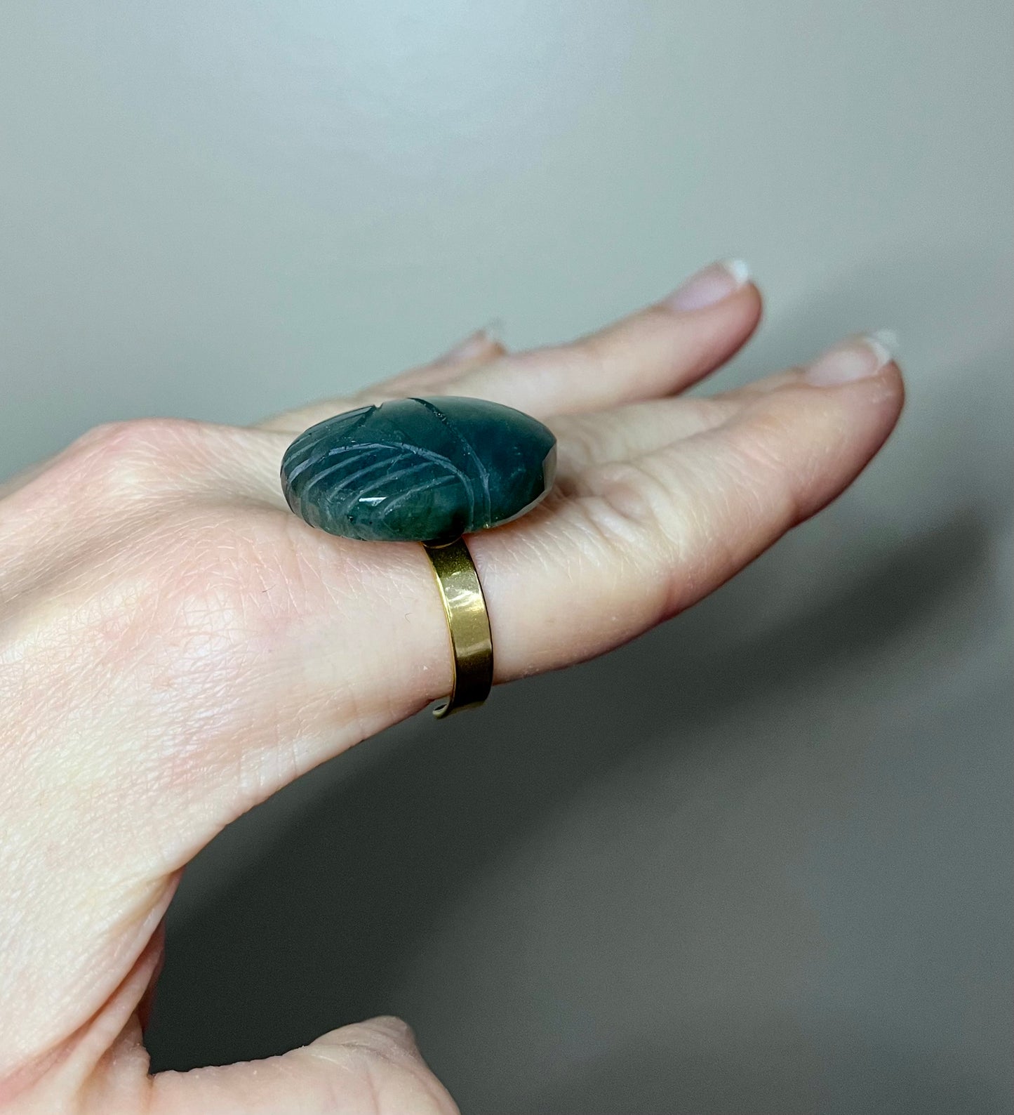 Bague amulette scarabée Labradorite