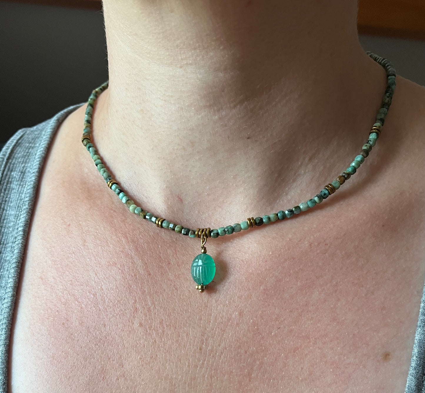Collier amulette scarabée Onyx vert et Turquoise Africaine