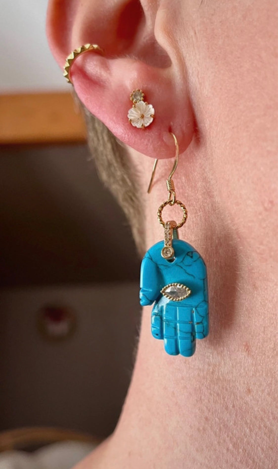 Single loop talisman hand Howlite turquoise