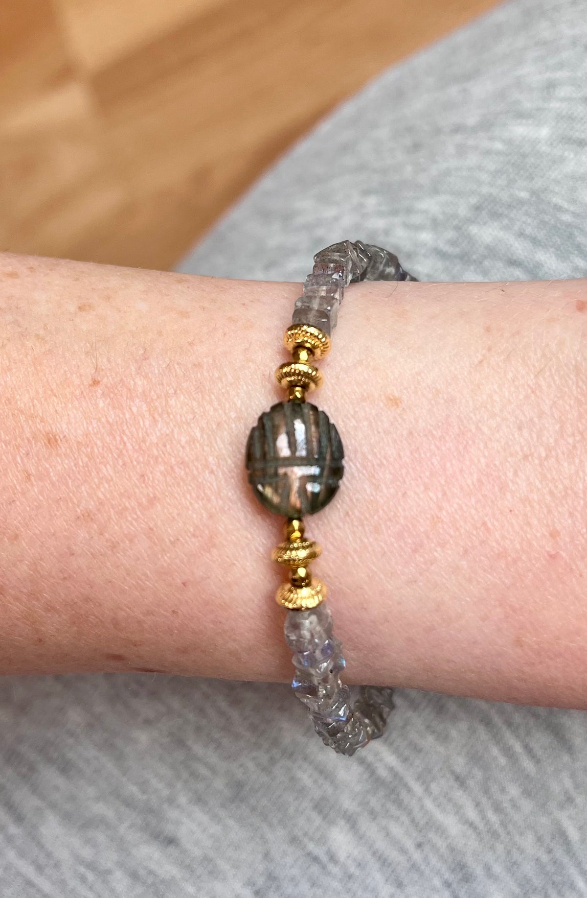 Bracelet amulette scarabée Labradorite