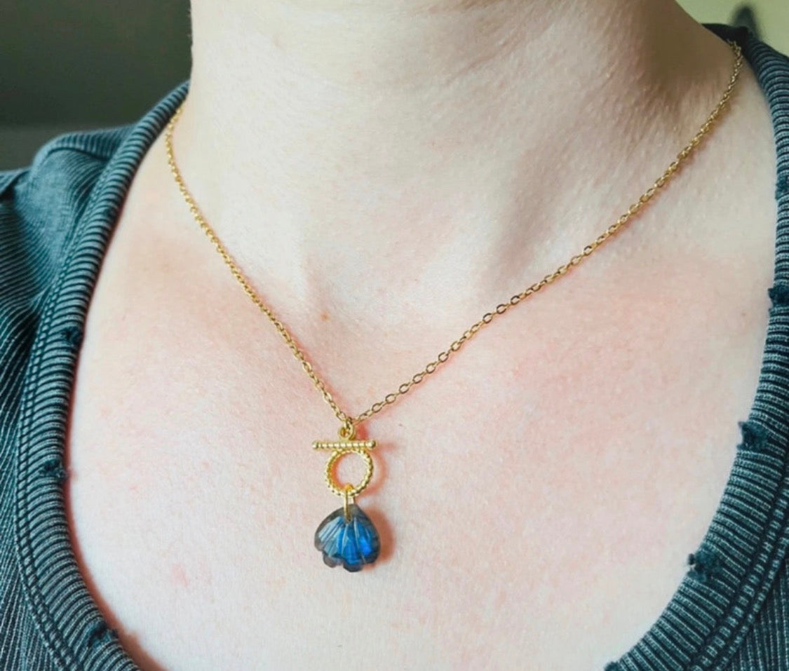 Collier grigri coquillage Labradorite