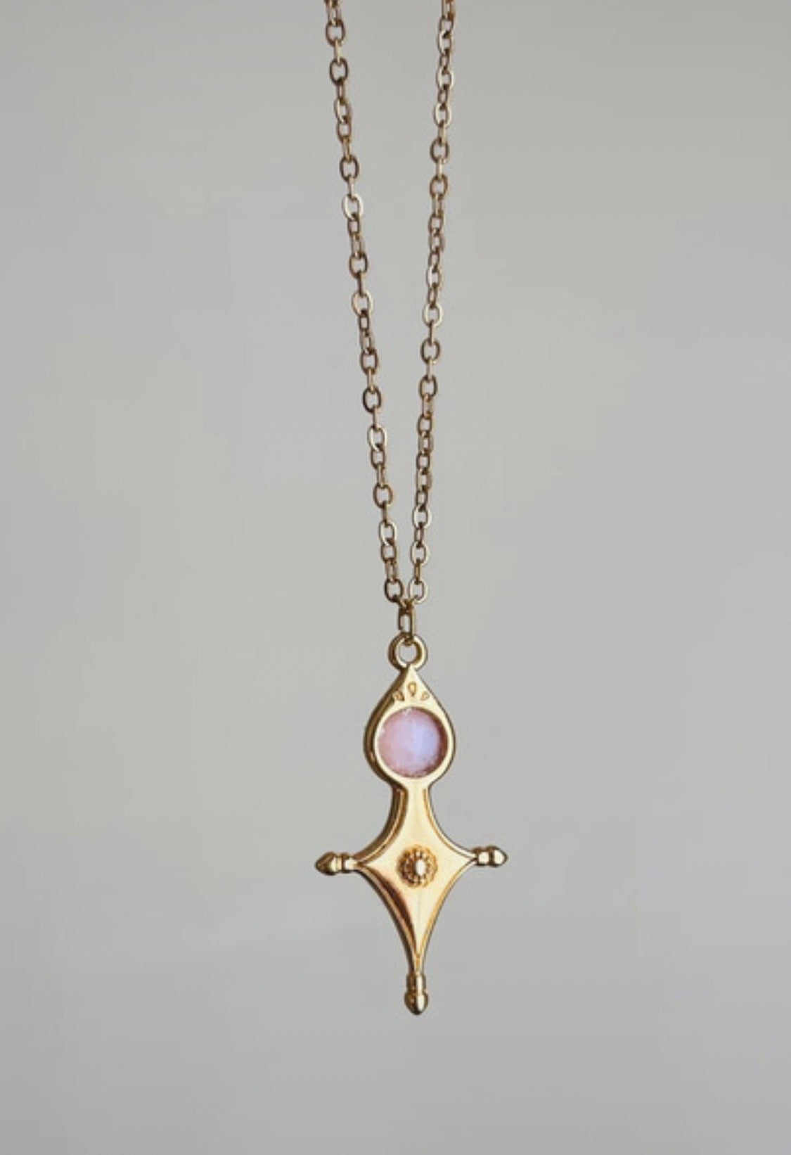 Collier talisman Croix Touareg Opale rose