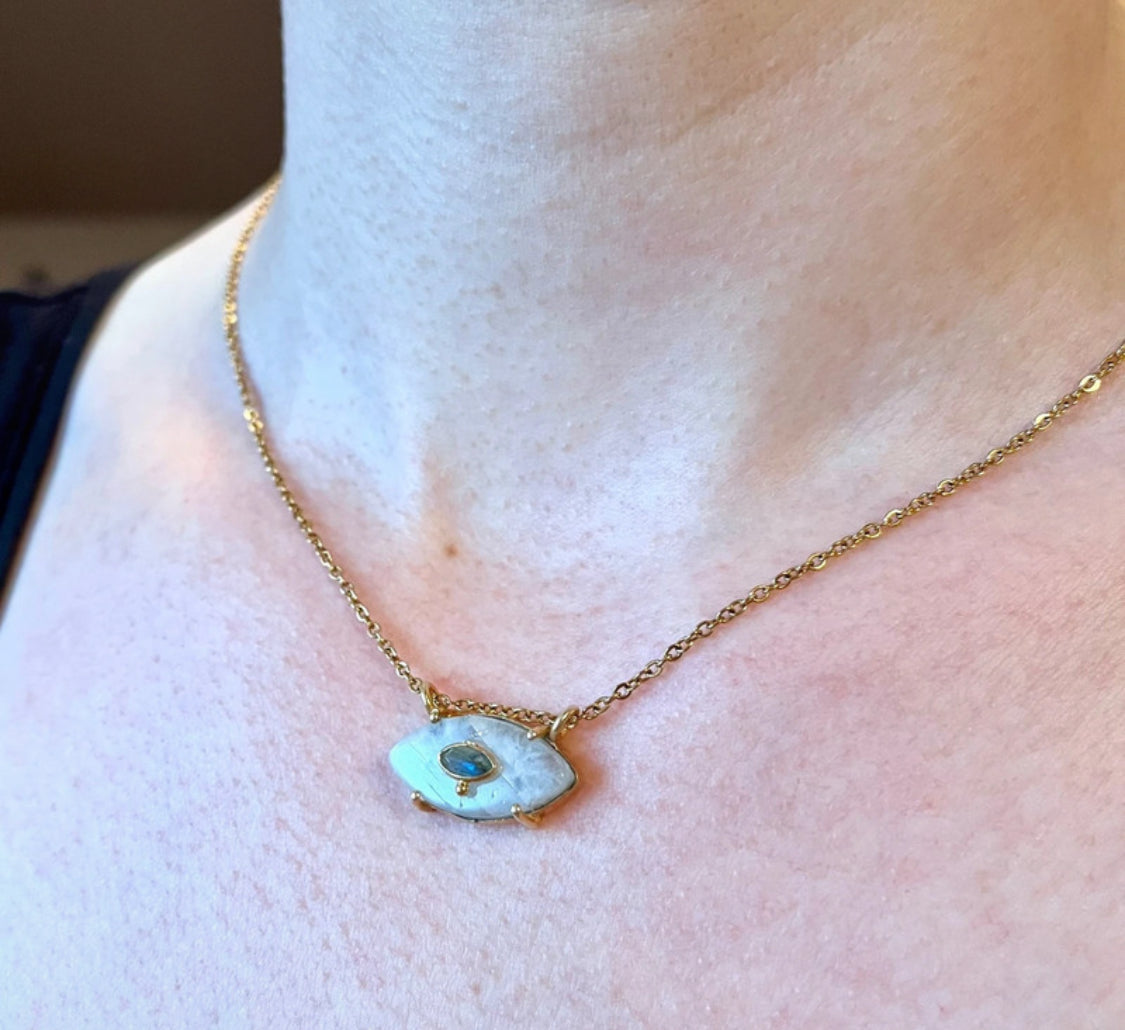 Collier amulette œil protecteur Pierre de Lune