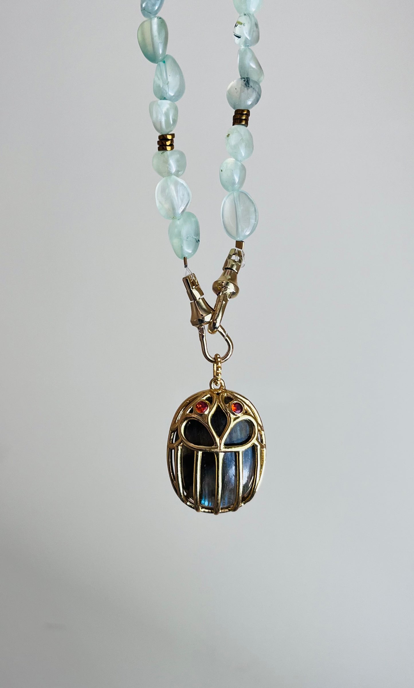 Collier Locket Talisman scarabée Labradorite