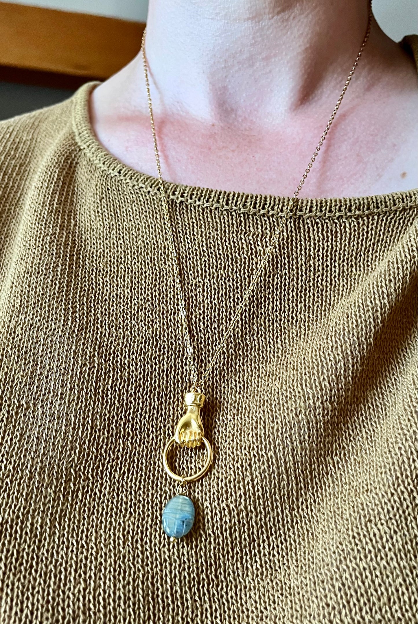 Collier sautoir talisman scarabée Labradorite