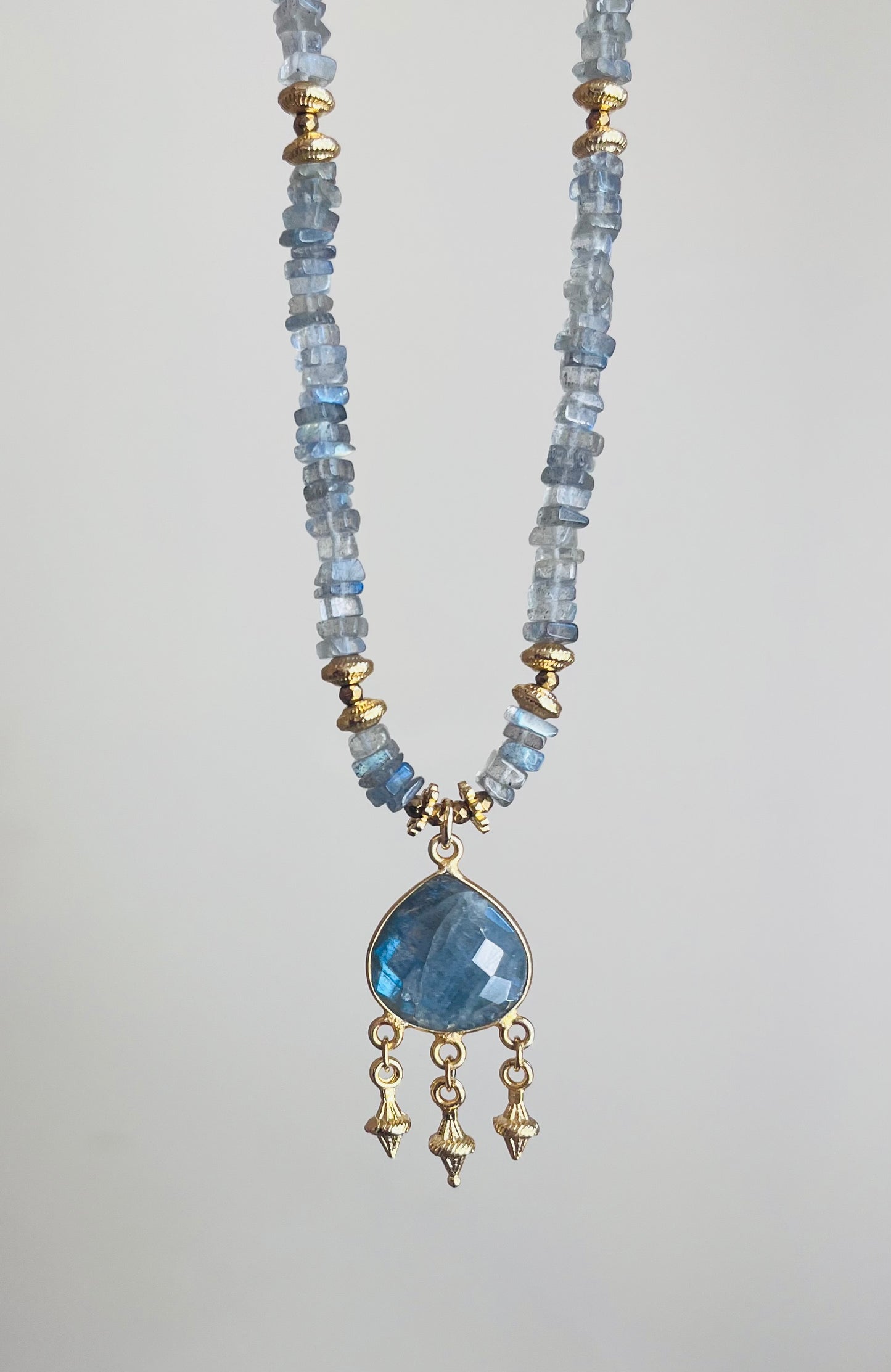 Collier grigri Labradorite