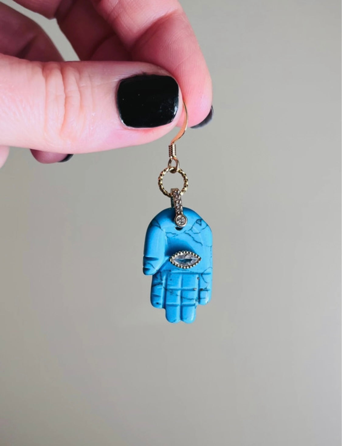 Single loop talisman hand Howlite turquoise