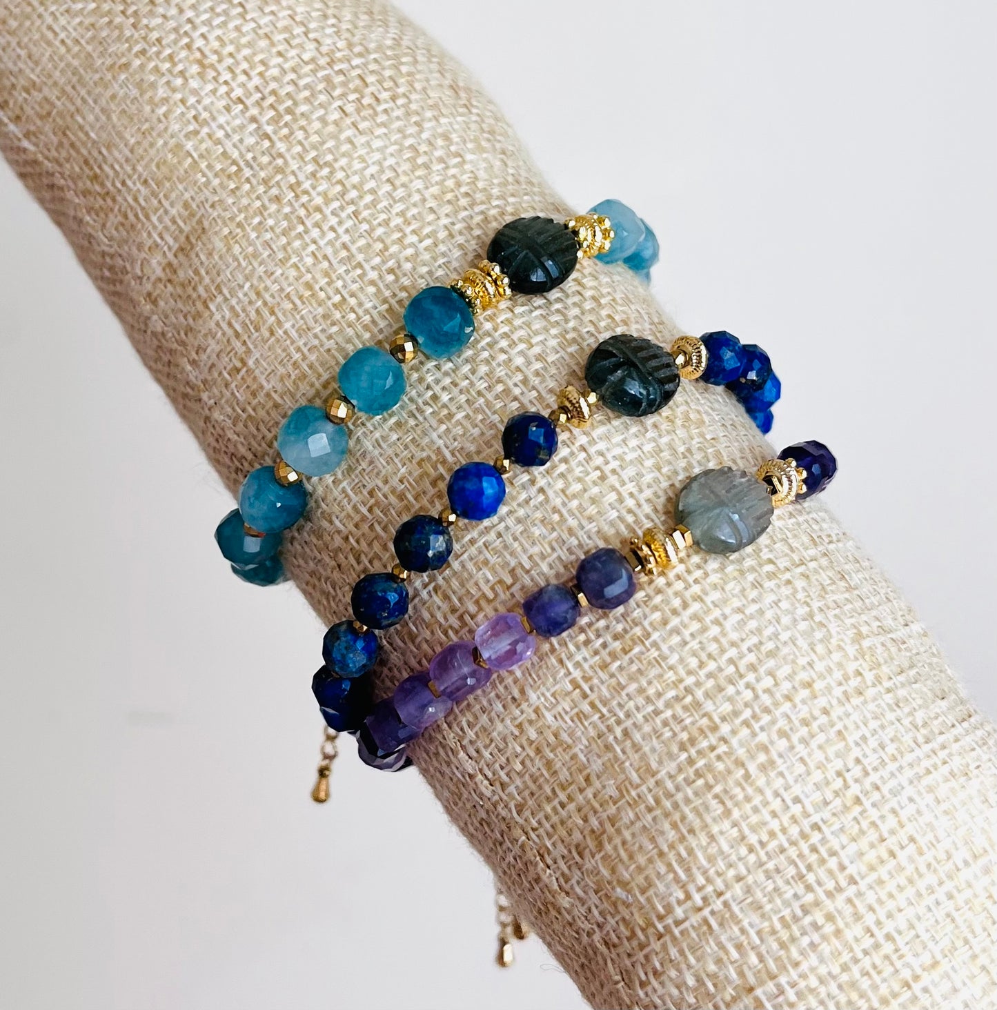 Bracelet amulette scarabée Labradorite et Pierres fines