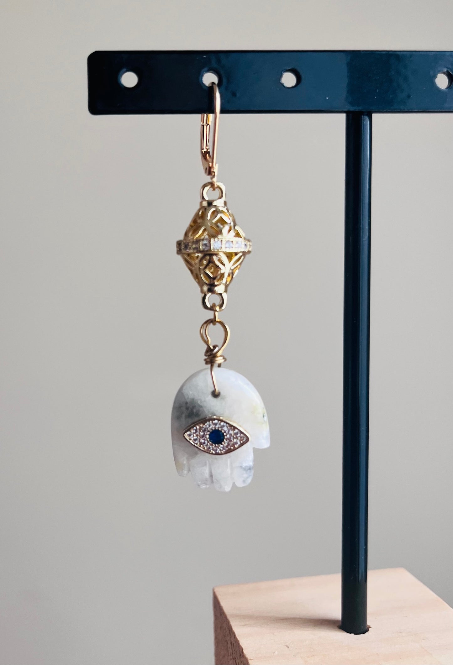 Single protective hand loop with Moonstone