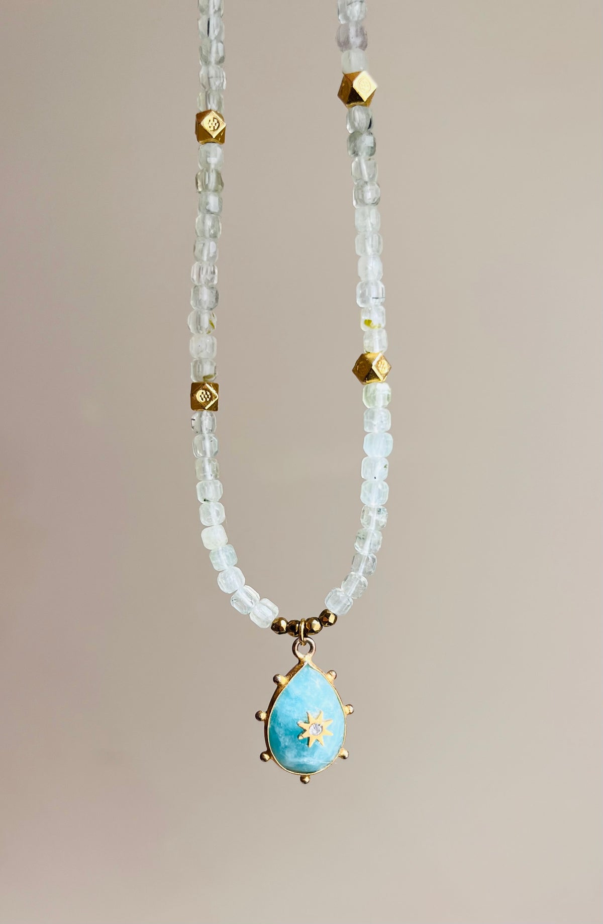 Collier grigri Prehnite et Amazonite
