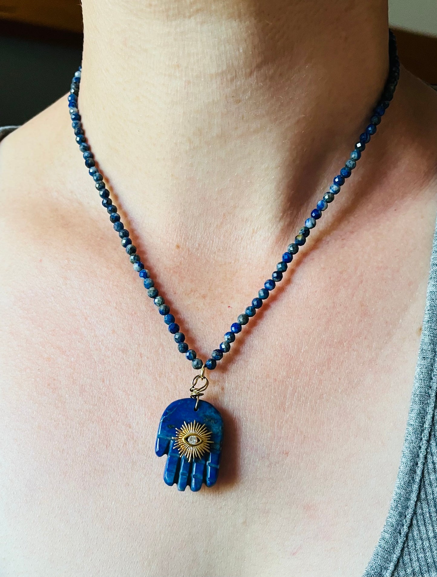 Collier Talisman main protectrice Lapis-lazuli