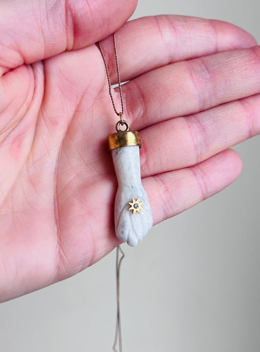 Collier sautoir talisman main protectrice Pierre de Lune