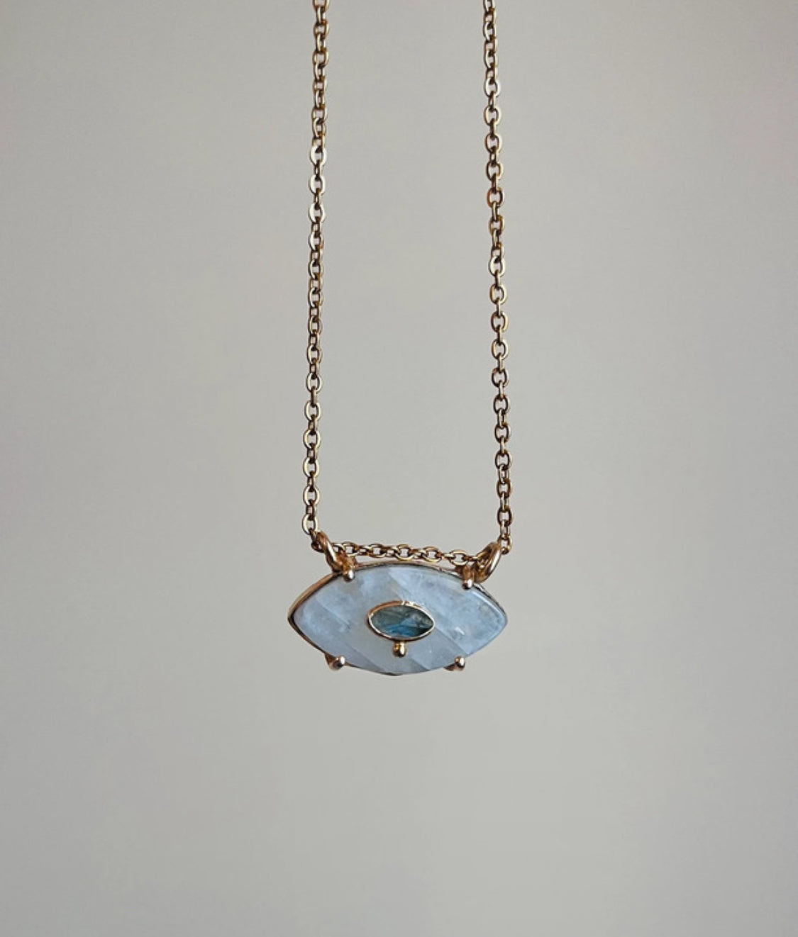 Collier amulette œil protecteur Pierre de Lune