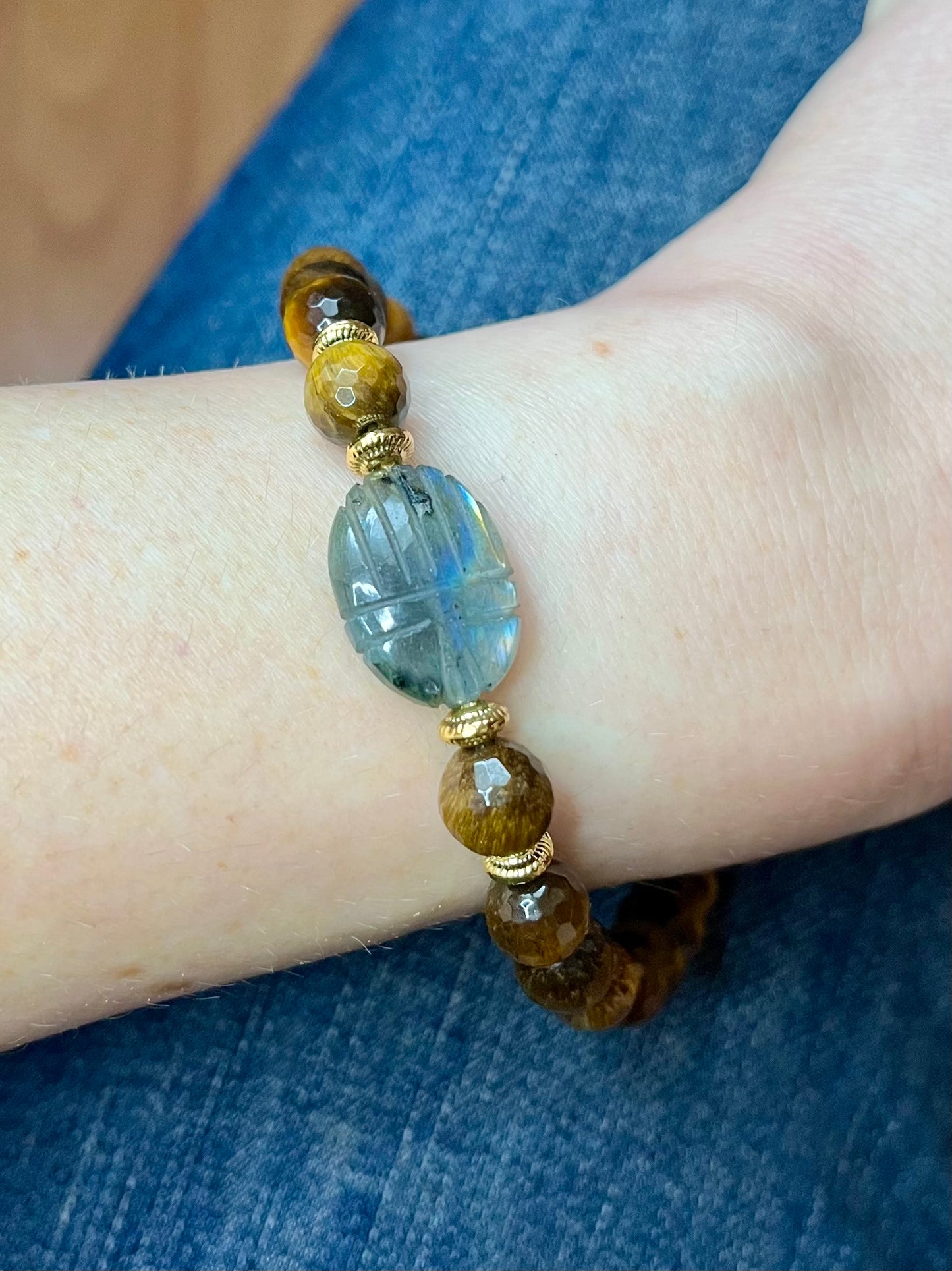 Bracelet amulette scarabée Labradorite et Œil de Tigre