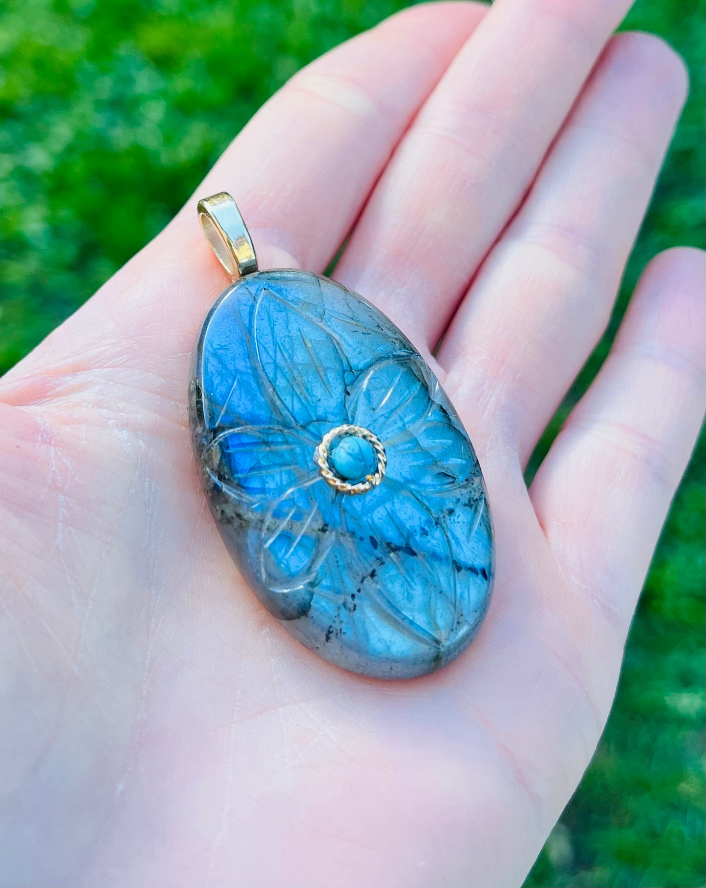 Pendentif gravé Labradorite