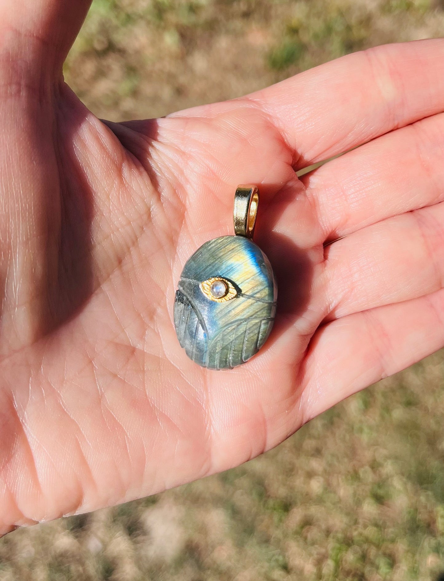 Pendentif talisman scarabée Labradorite