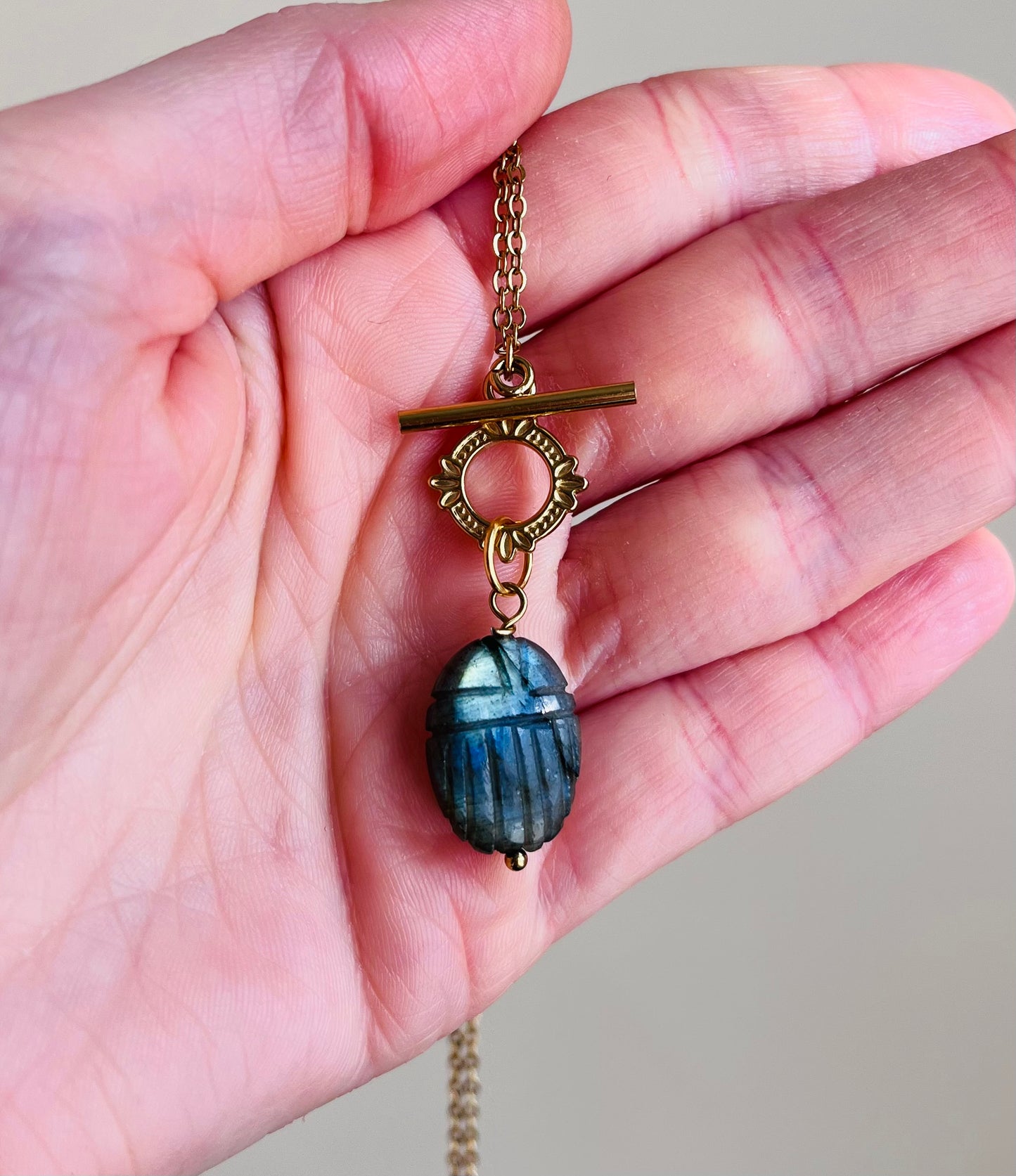 Collier amulette scarabée Labradorite
