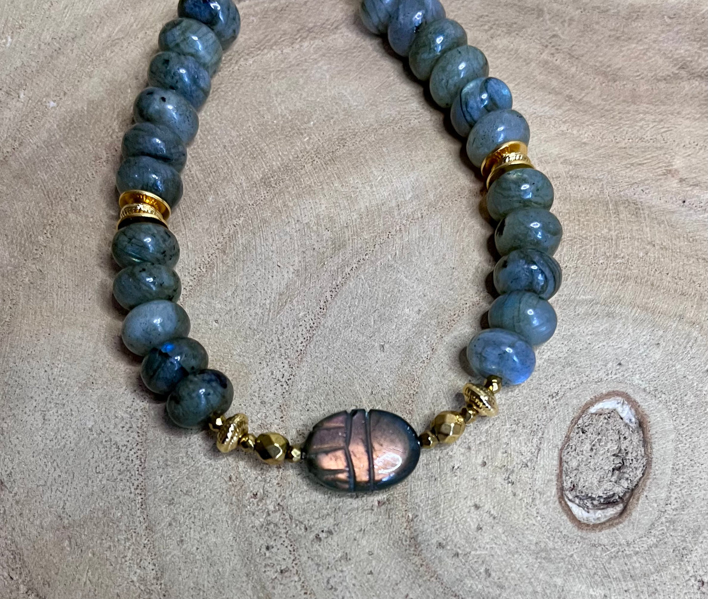 Bracelet amulette scarabée Labradorite
