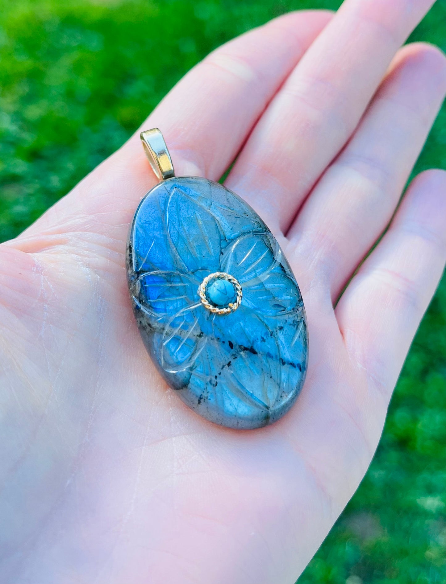 Pendentif gravé Labradorite