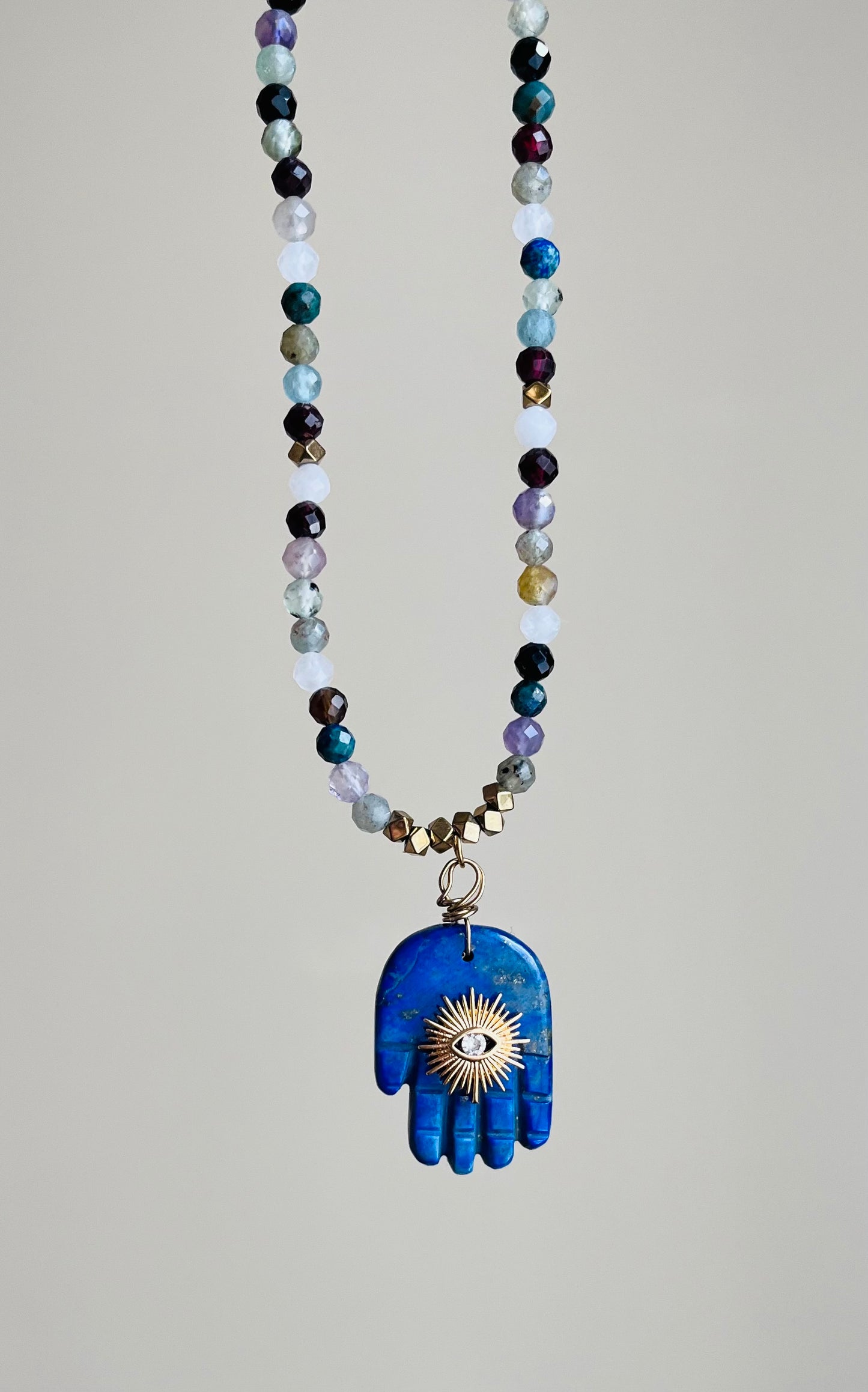 Sautoir multi pierres main protectrice Lapis-lazuli