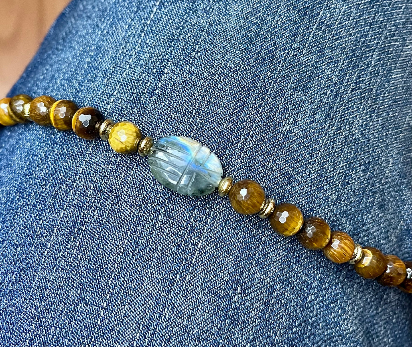 Bracelet amulette scarabée Labradorite et Œil de Tigre