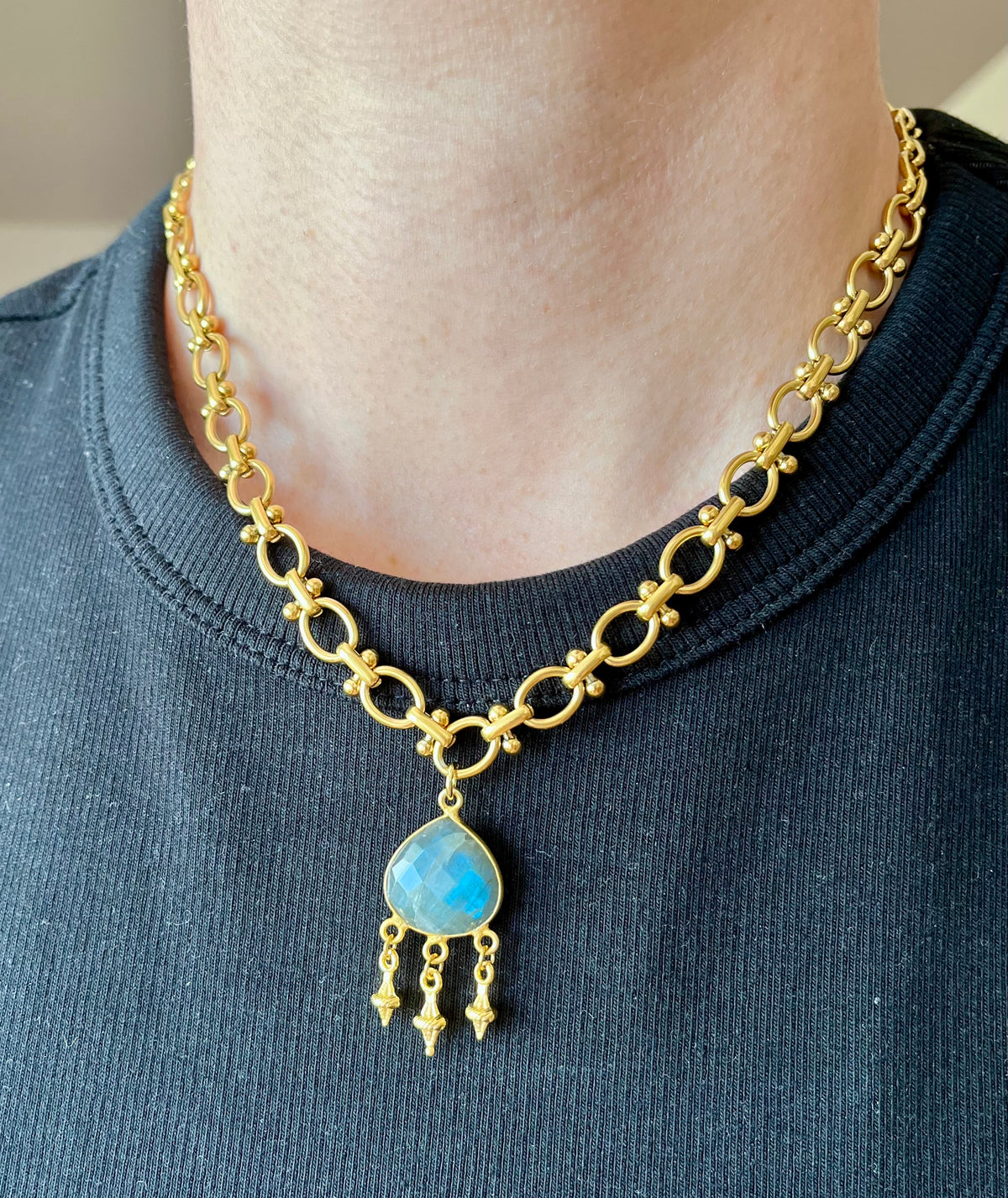 Collier grigri Labradorite bleue