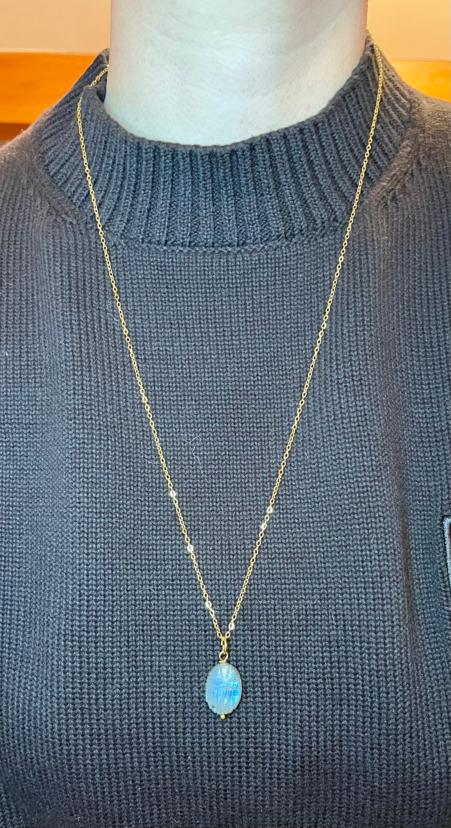 Collier sautoir amulette scarabée Labradorite