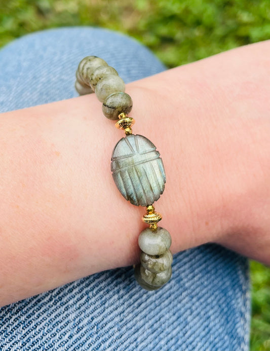 Bracelet amulette scarabée Labradorite