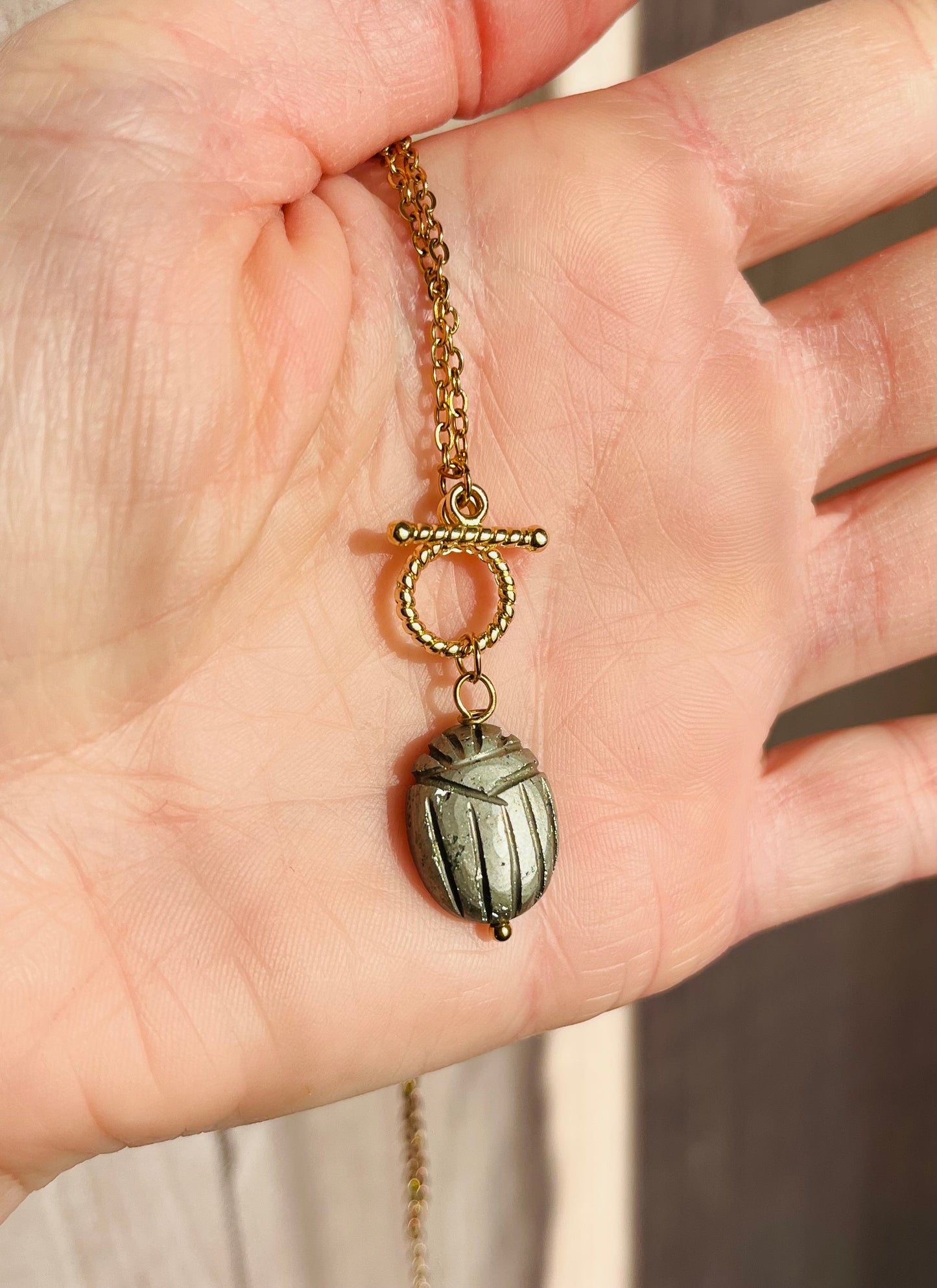 Collier amulette scarabée Pyrite