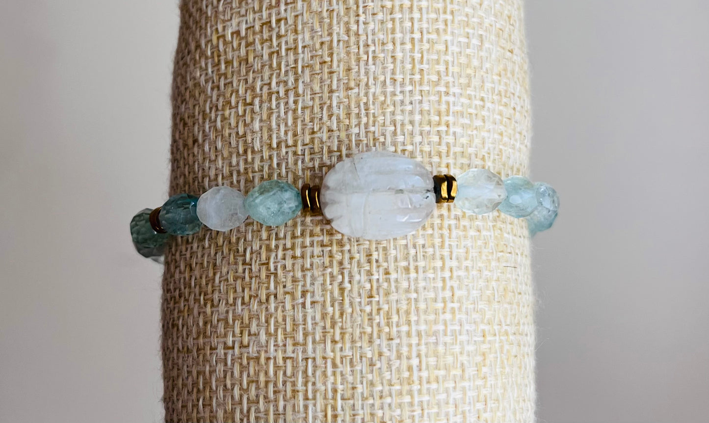 Bracelet amulette scarabée Pierre de Lune et Fluorite