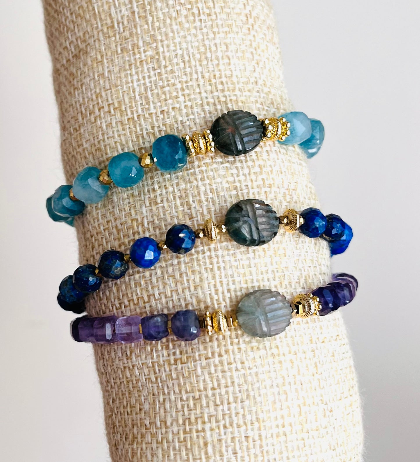 Bracelet amulette scarabée Labradorite et Pierres fines