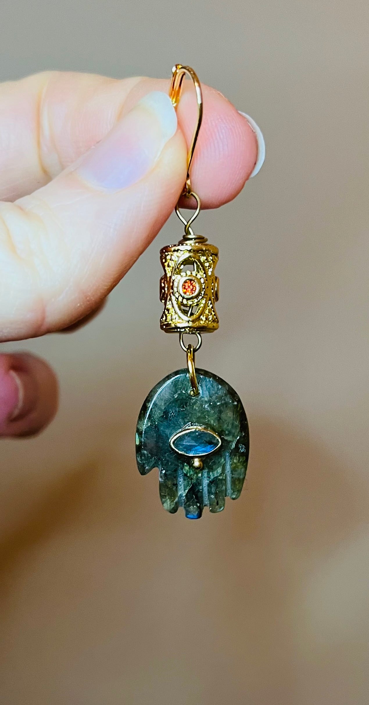 Mono loop grigri hand Labradorite