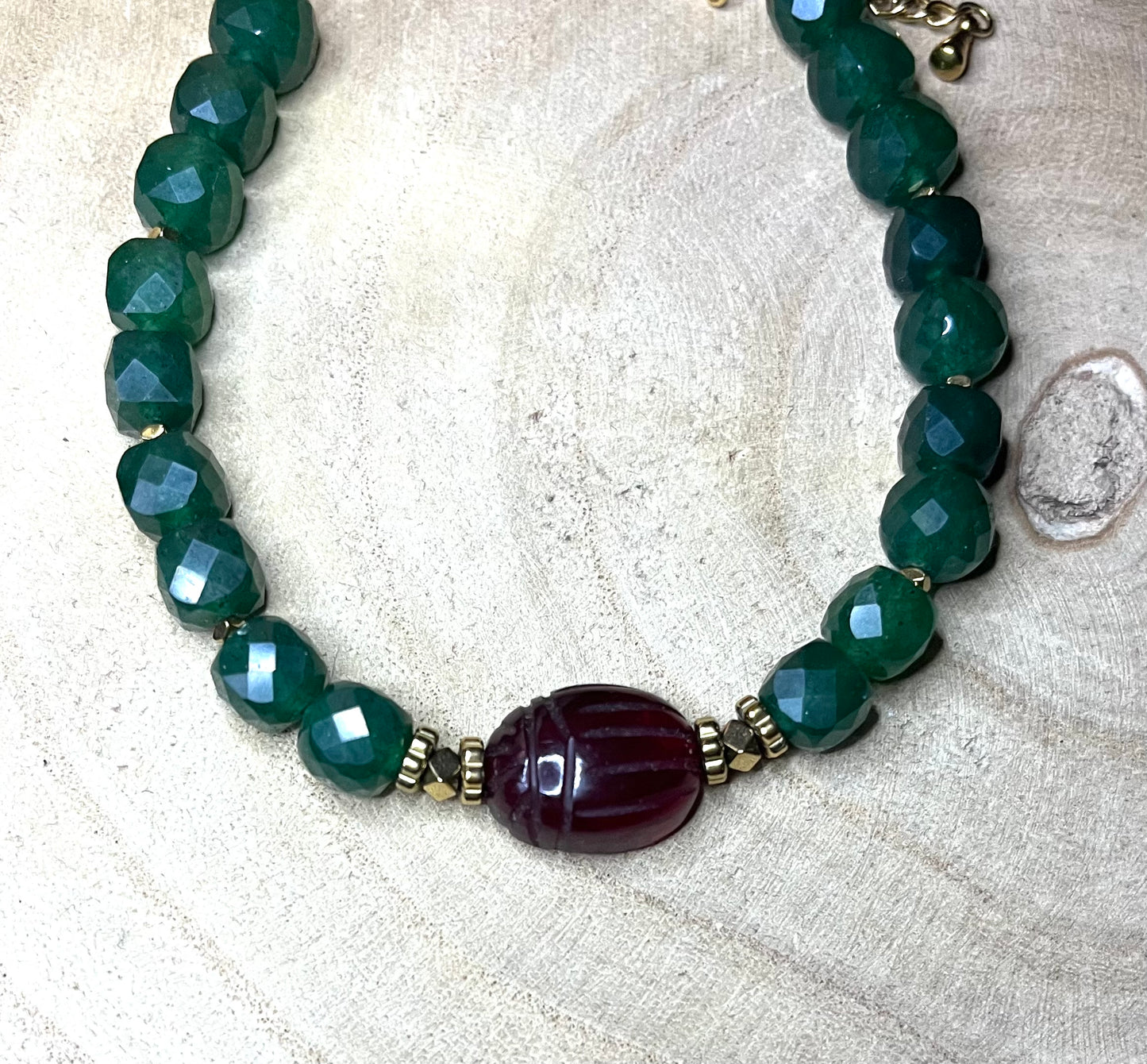 Bracelet talisman scarabée Grenat et Onyx vert