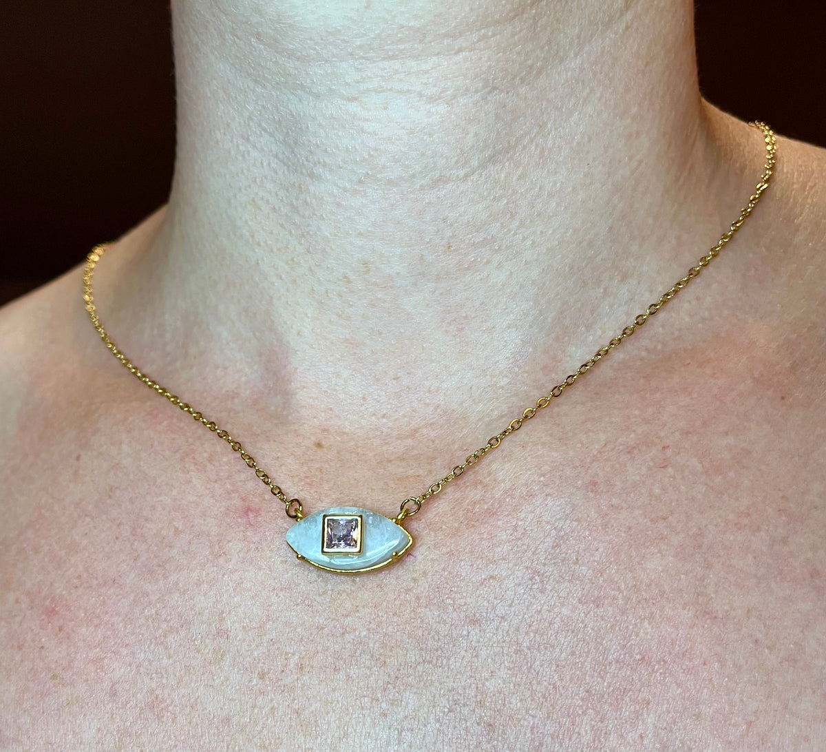 Collier amulette œil Pierre de Lune