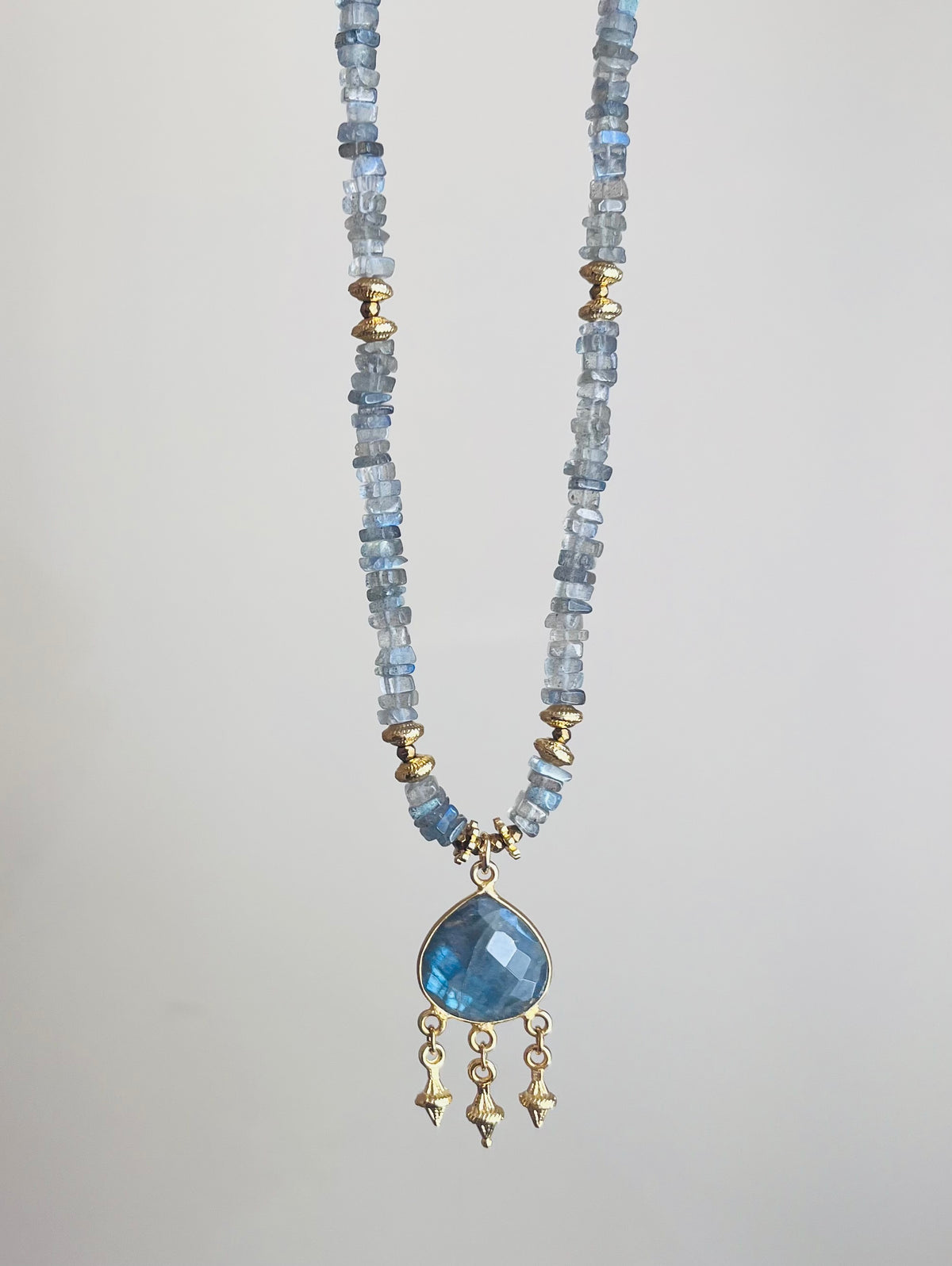 Collier grigri Labradorite