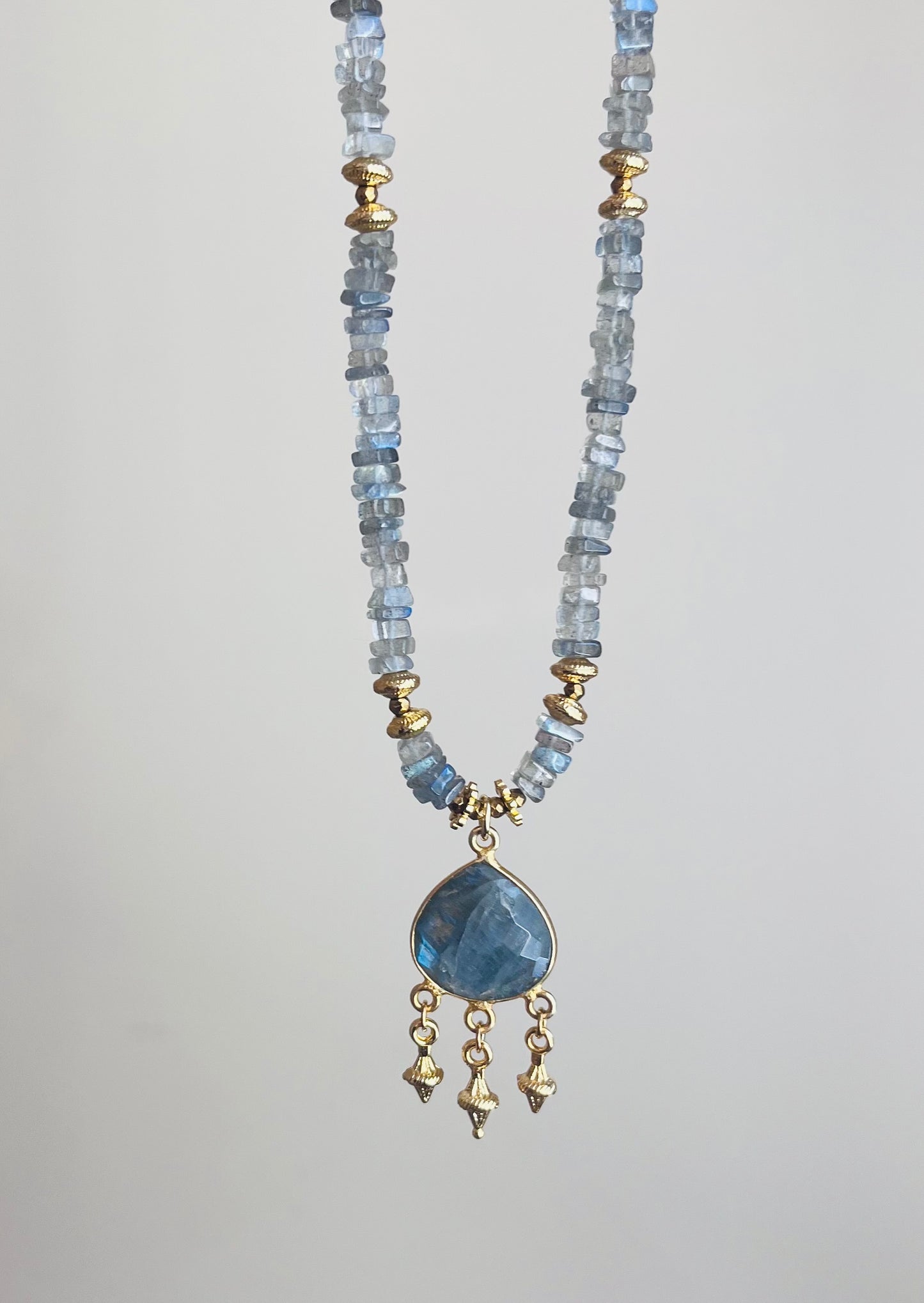 Collier grigri Labradorite