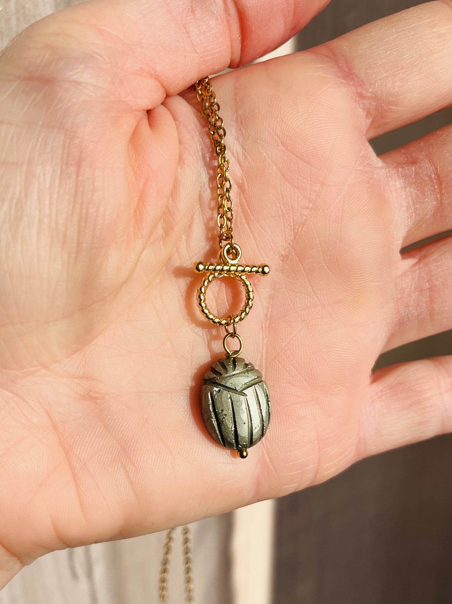 Collier amulette scarabée Pyrite