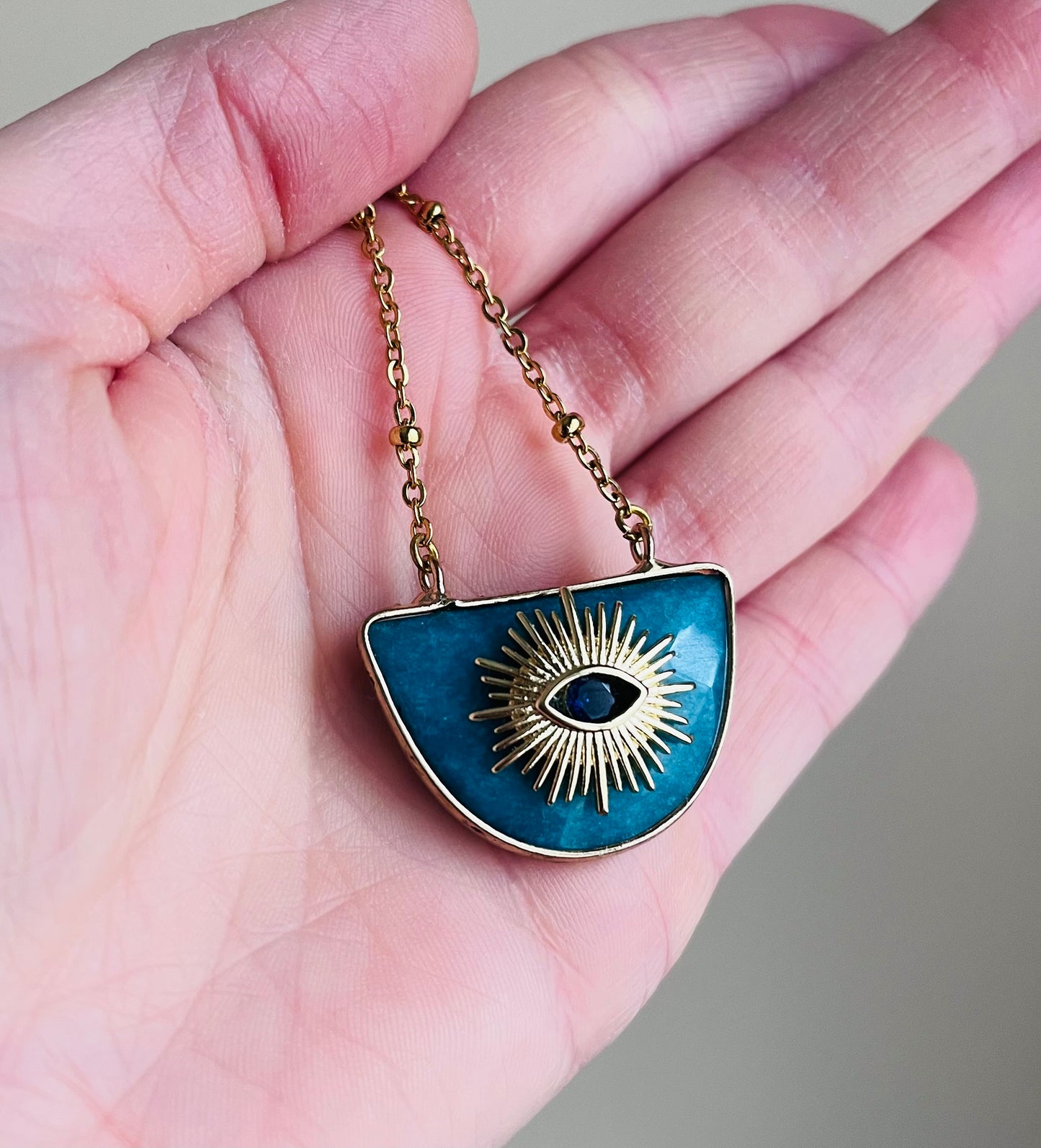 Collier grigri Jade bleu