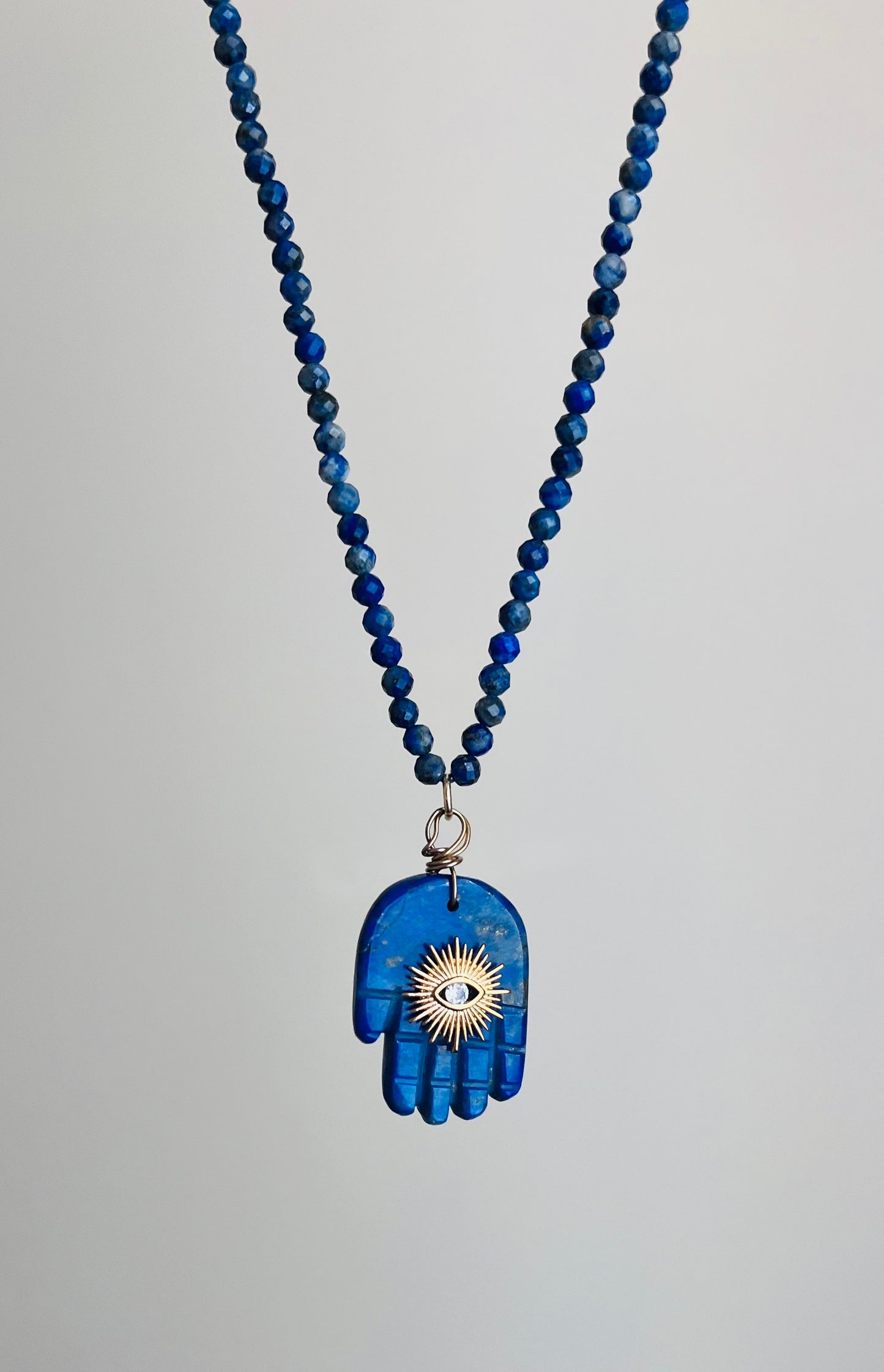 Collier Talisman main protectrice Lapis-lazuli