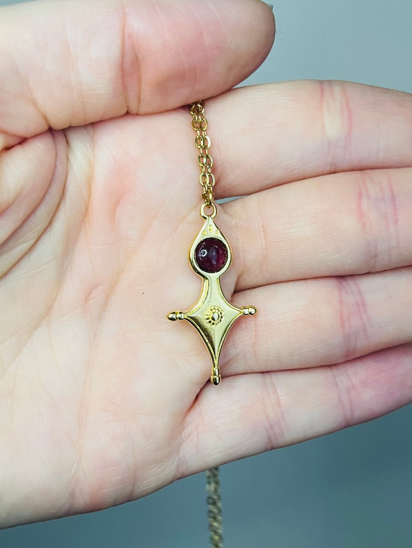 Collier Talisman Croix Touareg Grenat