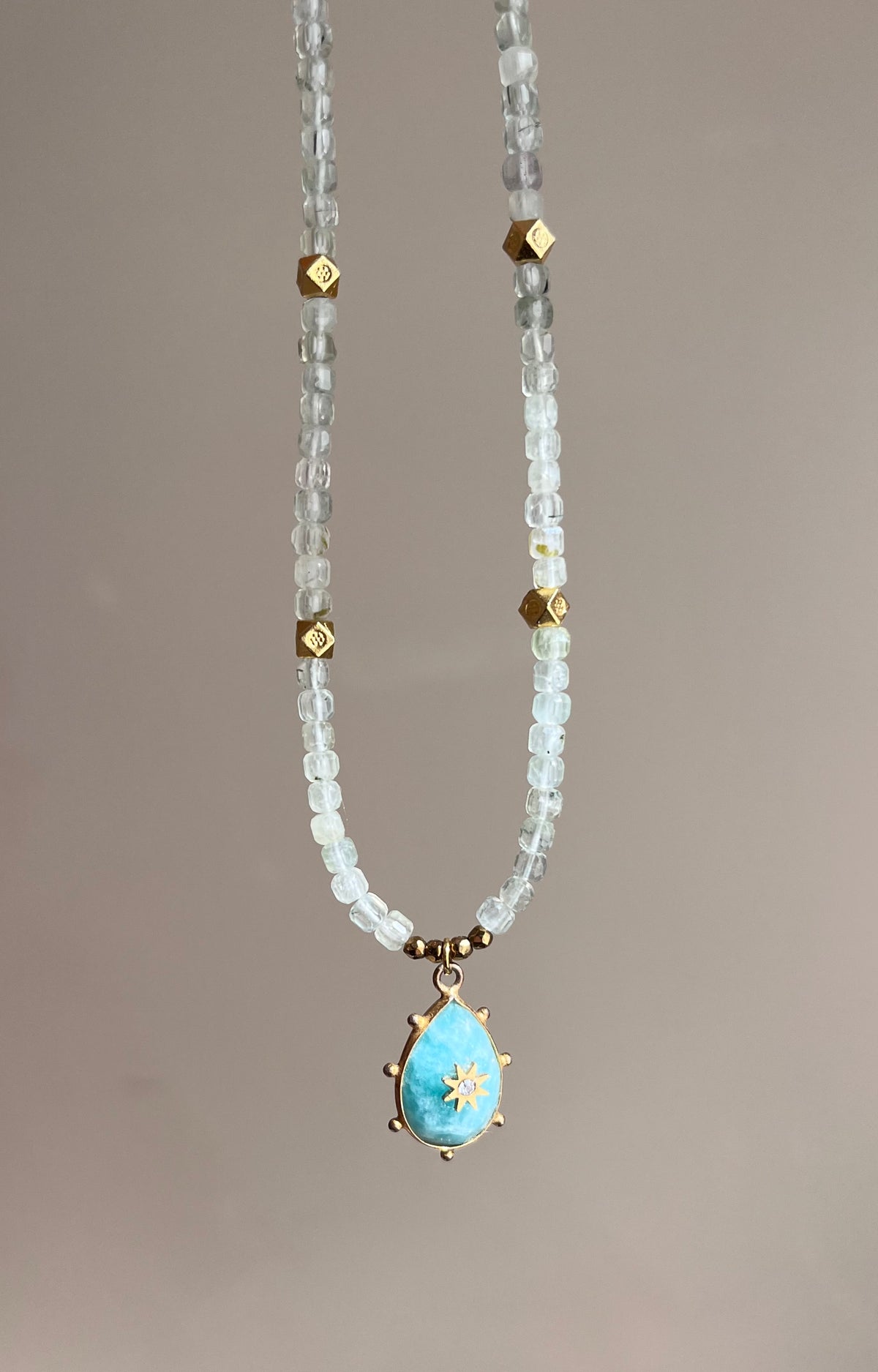 Collier grigri Prehnite et Amazonite