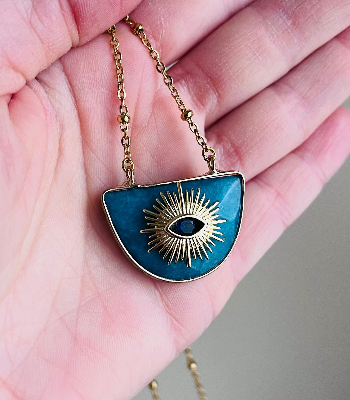 Collier grigri Jade bleu