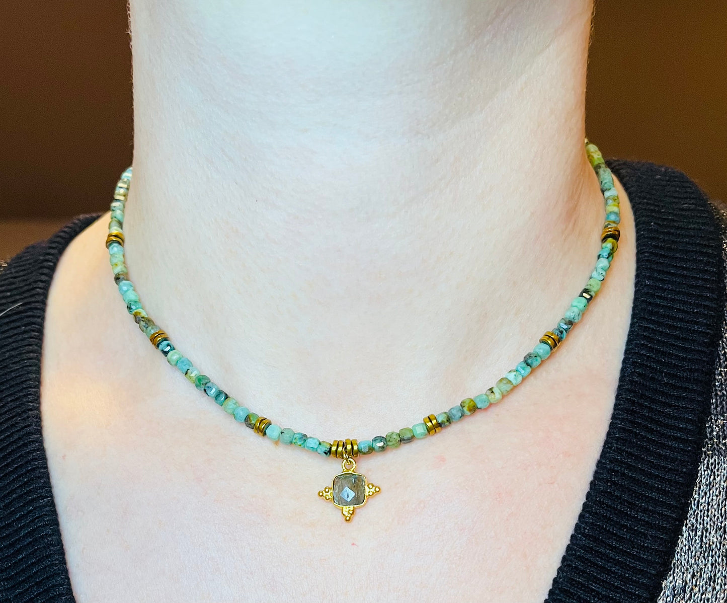 Collier talisman Turquoise africaine et Labradorite