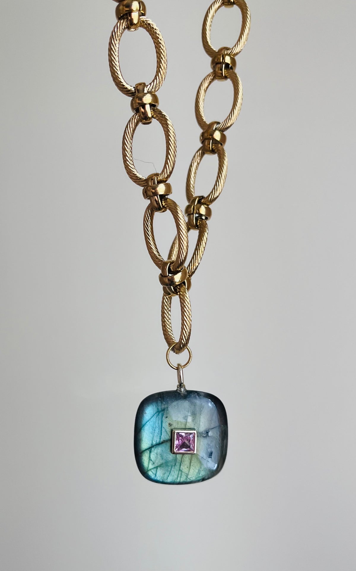 Collier grigri Labradorite