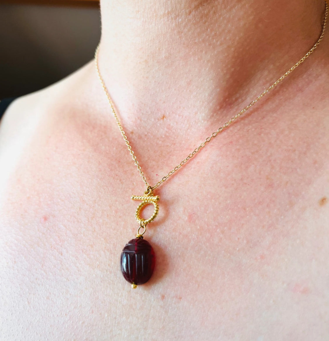 Collier talisman scarabée Grenat