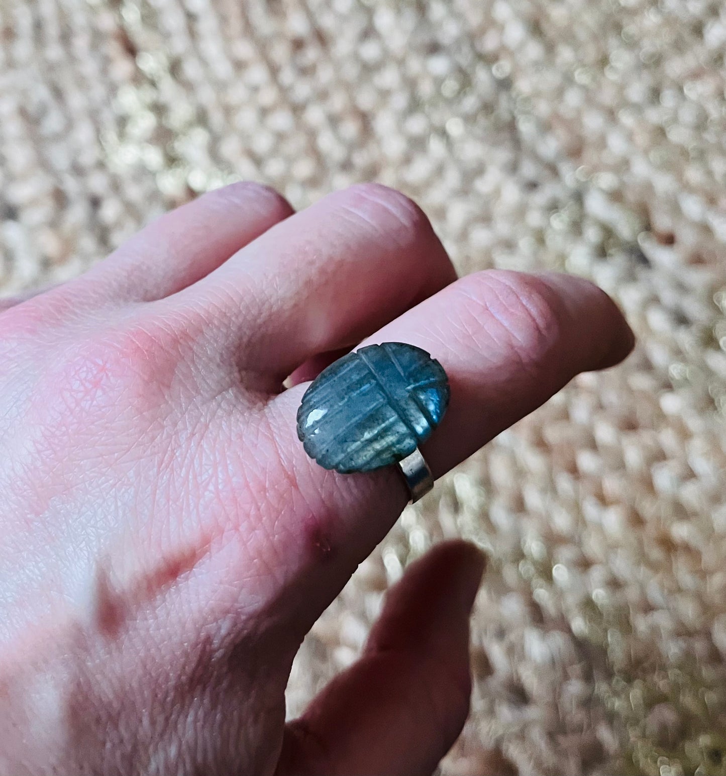 Bague amulette scarabée Labradorite